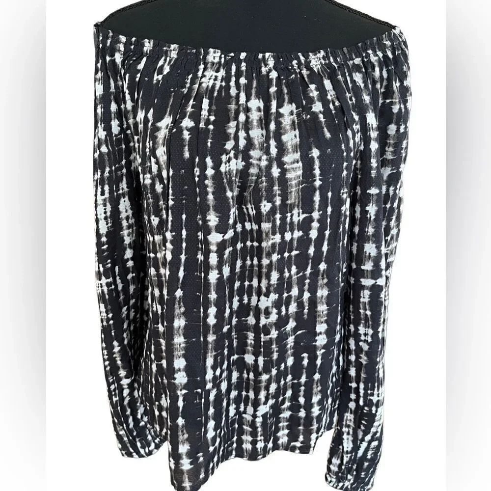 SANTUARY black/ white/taupe relaxed fit off shoulder top, size XL